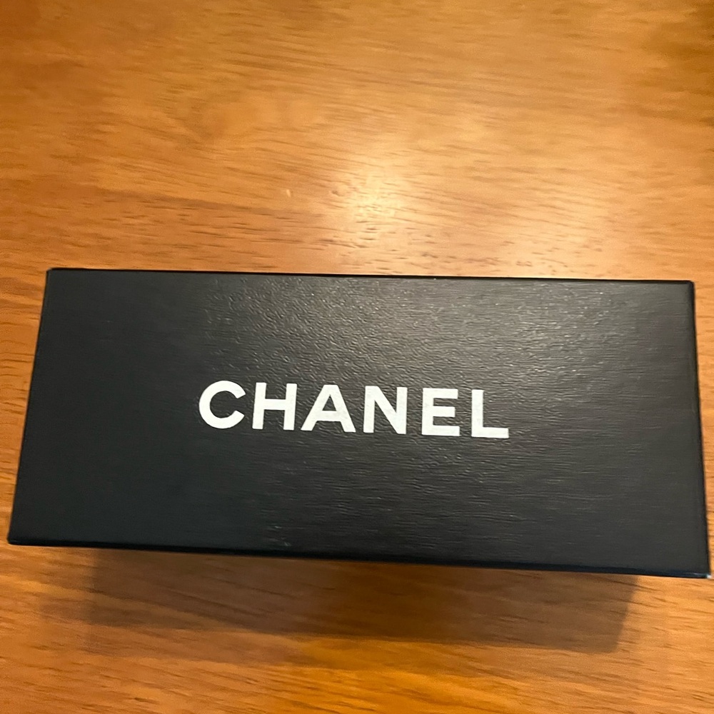 CHANEL Tortoise Shell Sunglasses - Picture 8 of 8